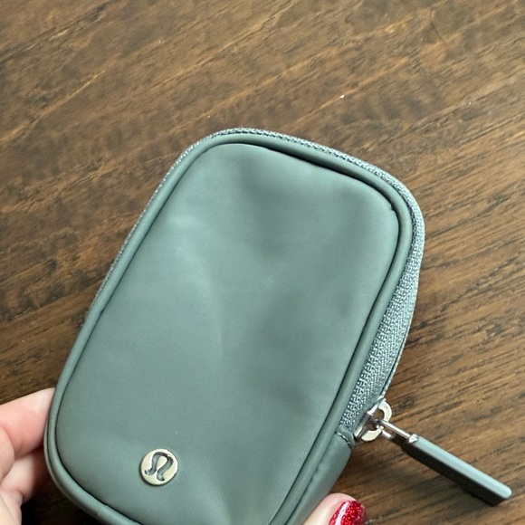 lululemon athletica nano pouch - Picture 3 of 5